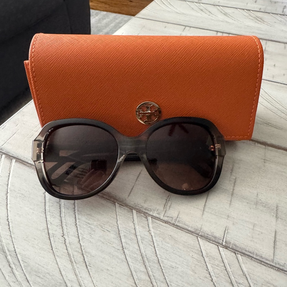 Tory Burch Sunglasses with case